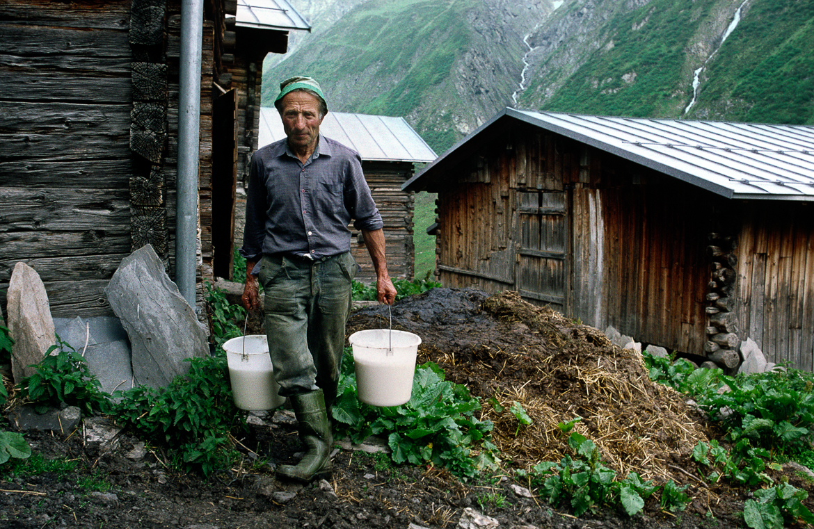 Father with MilkBuckets(Bab cun HontasLatg)1993